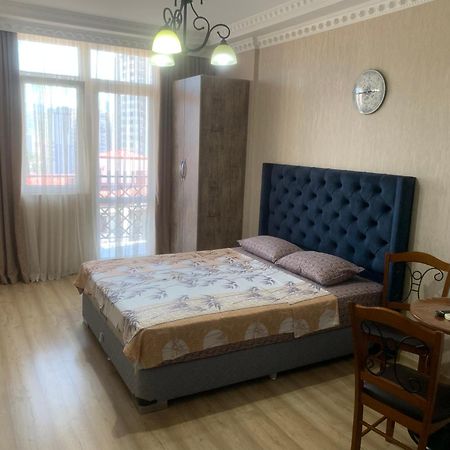 Berapartment With Mountain View Batumi Exterior photo