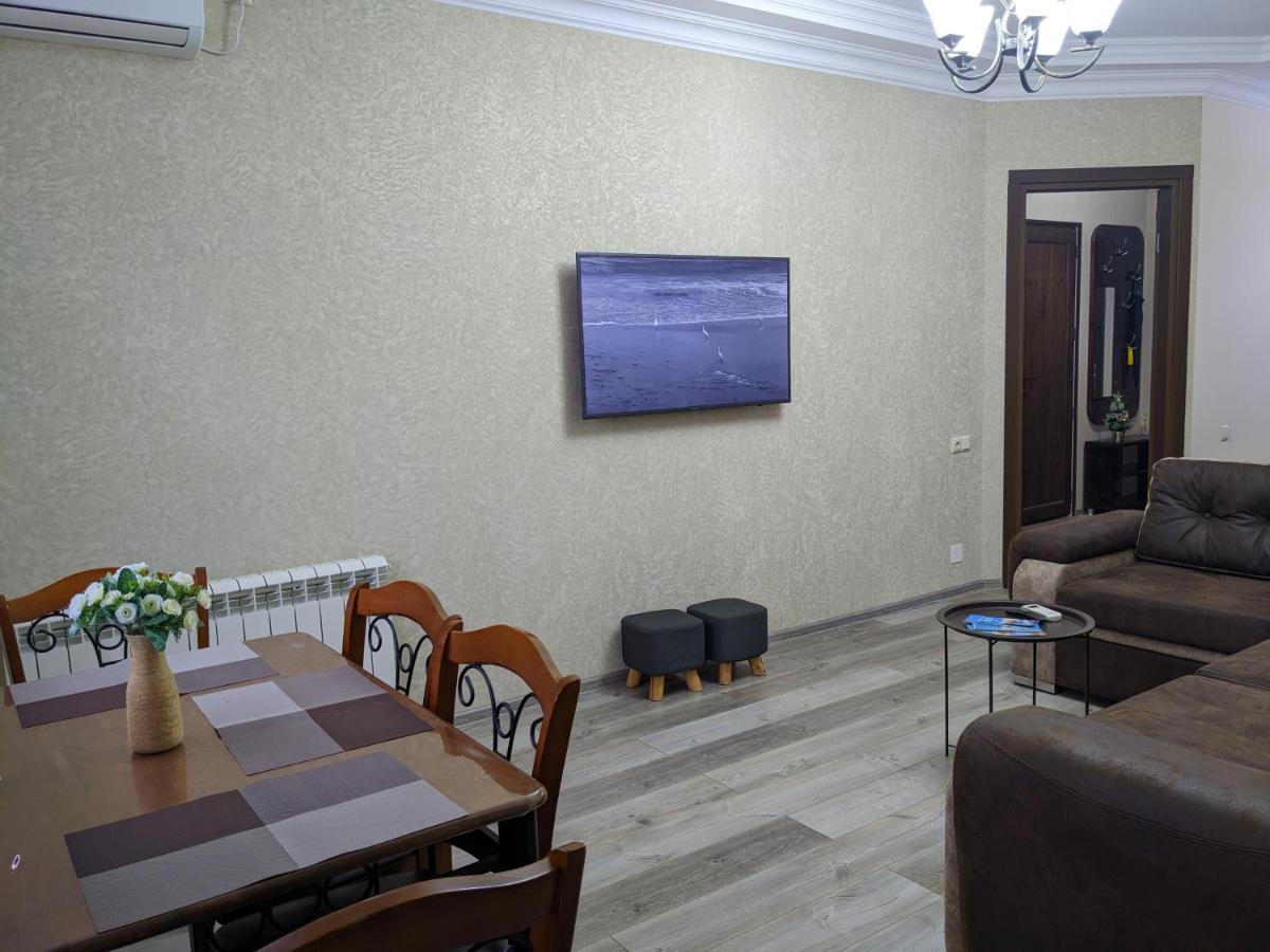 Berapartment With Mountain View Batumi Exterior photo