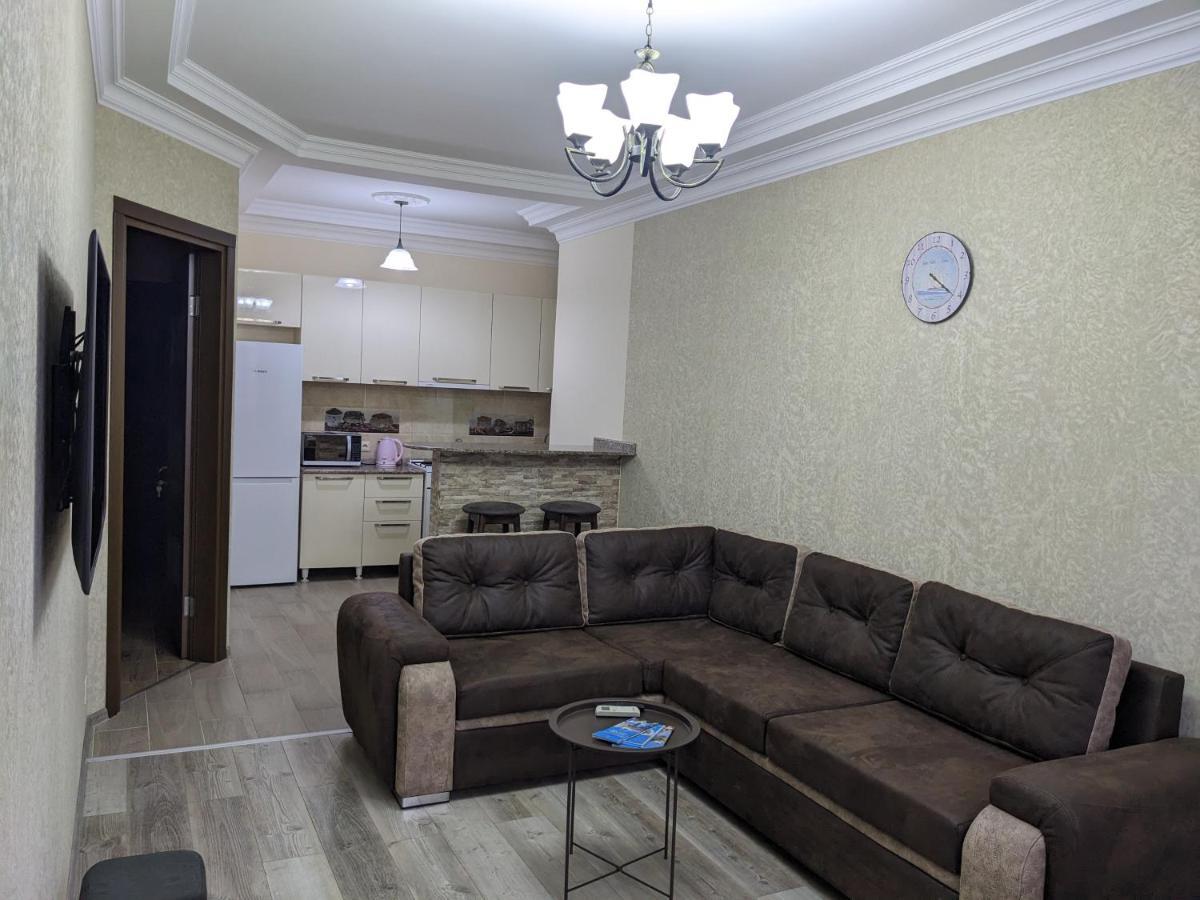 Berapartment With Mountain View Batumi Exterior photo