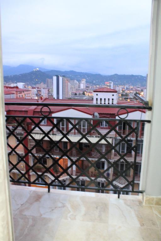 Berapartment With Mountain View Batumi Exterior photo